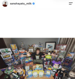 佐野勇斗、推しグッズのコレクションを披露　※「佐野勇斗」Instagram