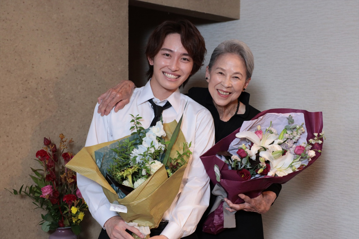 『告白』水野美紀、石黒賢らがクランクアップ！　かつら姿の田中要次「まさか、このシーンが最後になるとは（笑）」