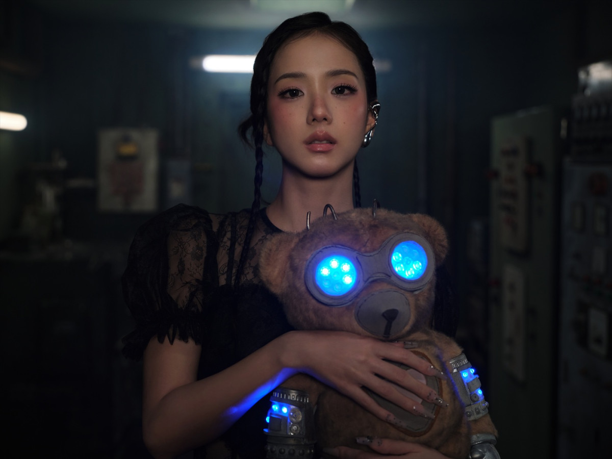 BLACKPINK・ジス、ソロ新曲で華々しくカムバック！　ニューシングル「CLICK」リリース＆MV公開
