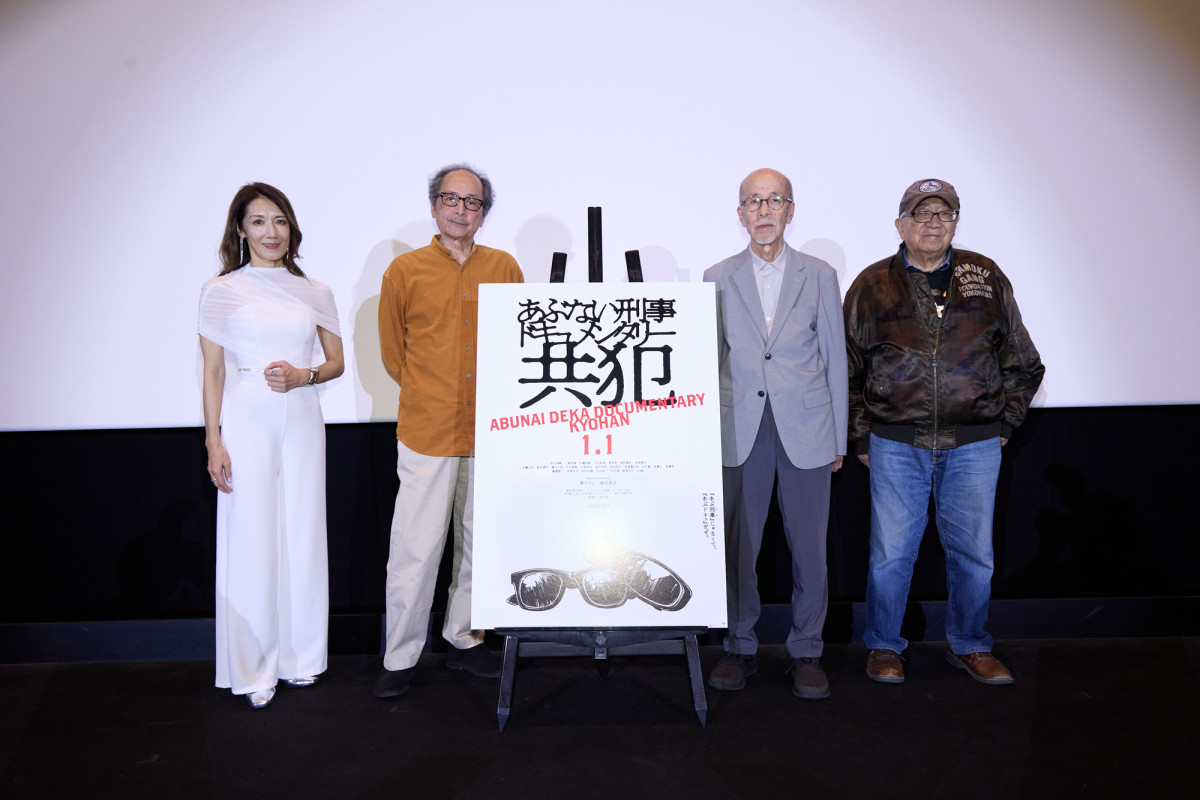舘ひろし、横浜赤レンガ倉庫にサプライズ登場　『あぶ刑事』40周年「熱い思いです」