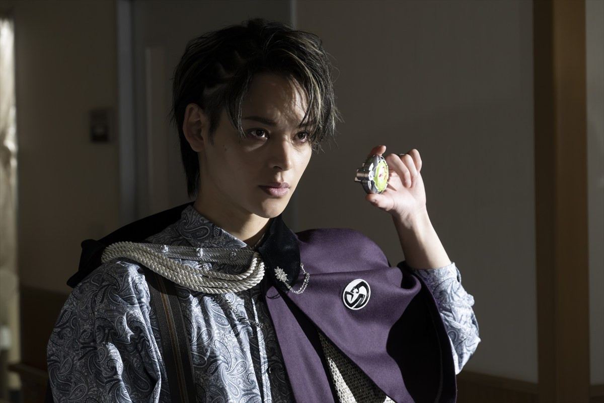 『仮面ライダーマイス』第5話「犬が出るか蛇が出るか」、マイスの変身装置が狙われる