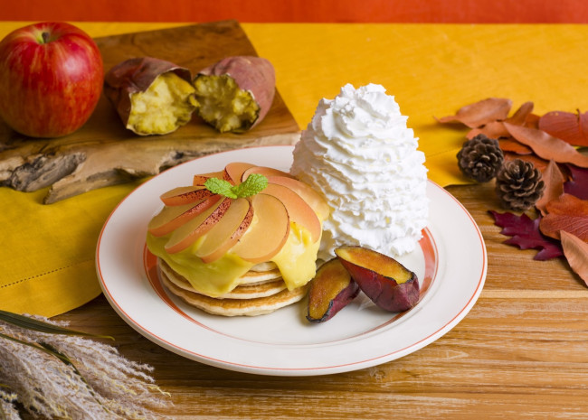 Eggs ’n Things“さつまいも×リンゴのパンケーキ”発売！　香ばしくブリュレした秋限定メニュー
