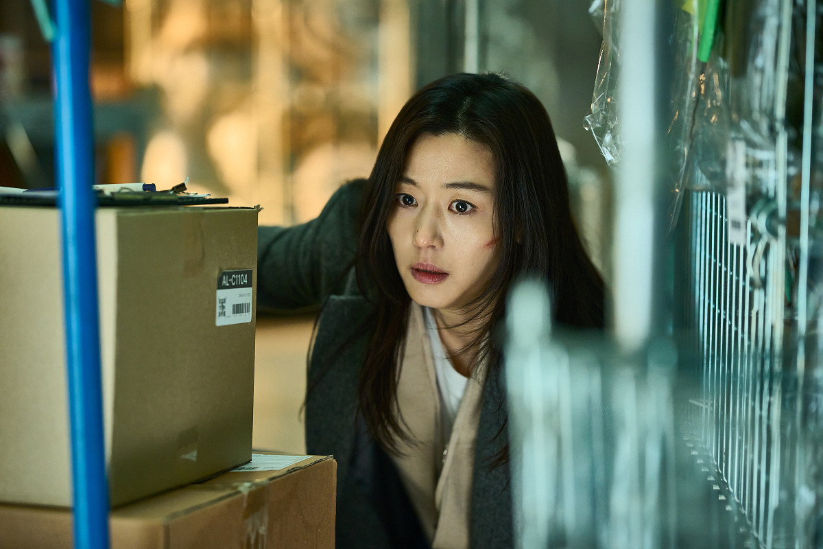 奈緒、映画『コロニー／群体』日本語吹替で感染パニックに立ち向かう主人公役に　感染者の恐怖を捉えたカットも解禁