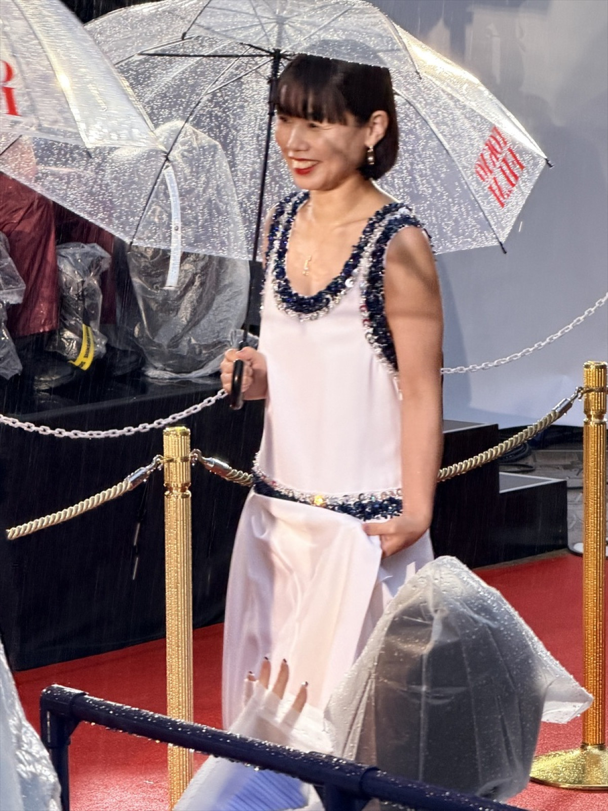 岸井ゆきの、ざっくりノースリーブ＆パンツスタイルで登場！＜第39回東京国際映画祭＞