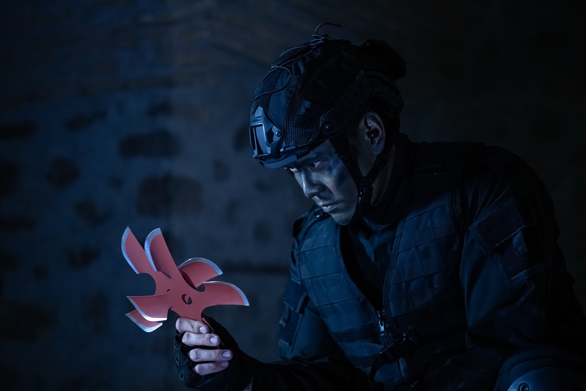 『VIVANT』デカ手裏剣＆両手マシンガン乱射！ “奪還作戦MVP”ゲルンに称賛続々「無双しすぎて惚れた」「もはやランボー」