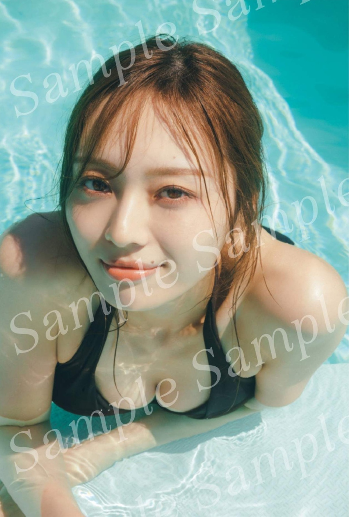 乃木坂46・梅澤美波、水着姿で上目遣い！　2nd写真集『透明な覚悟』封入ポストカード第2弾公開