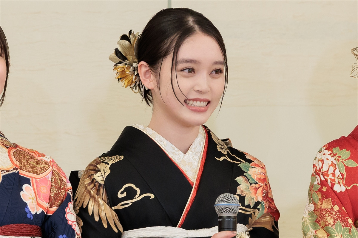 生見愛瑠「『見ない日ないね』と言われる人になりたい」　高石あかり、上坂樹里らエイベックス所属タレントと晴れ着お披露目