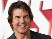 トム・クルーズ、『Star Wars: Starfighter』セットを訪問、泥水に入り自ら撮影