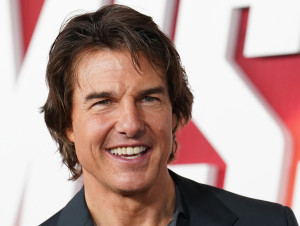 トム・クルーズ、『Star Wars: Starfighter』セットを訪問、泥水に入り自ら撮影