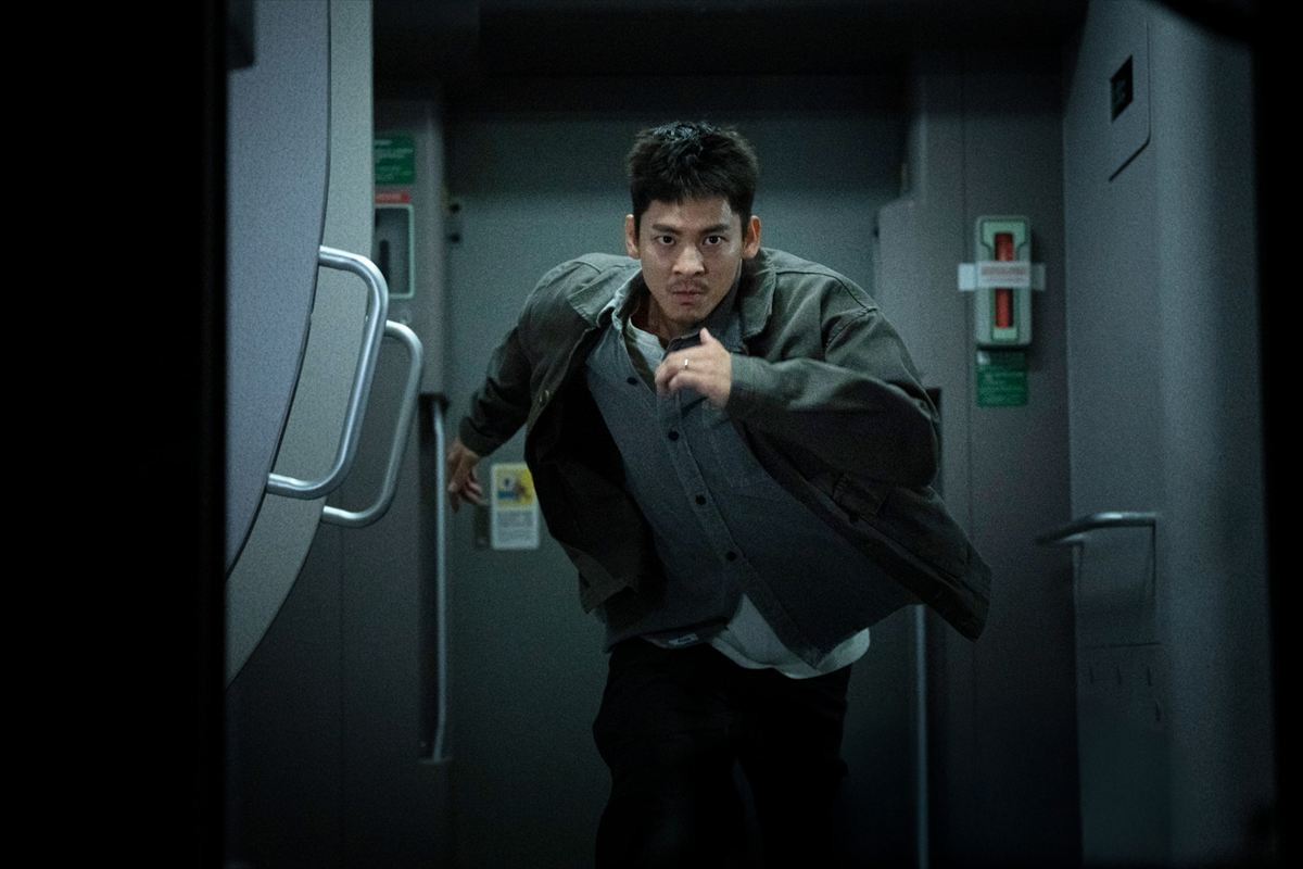 『96分』列車を止めれば爆発!?　驚がくストーリー＆場面写真を一挙解禁