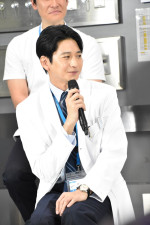 向井理、ドラマ『ヤンドク！』記者会見に登場