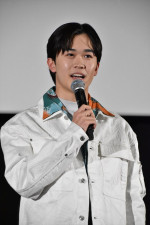 映画『ヒグマ!!』完成披露舞台挨拶に出席した鈴木福