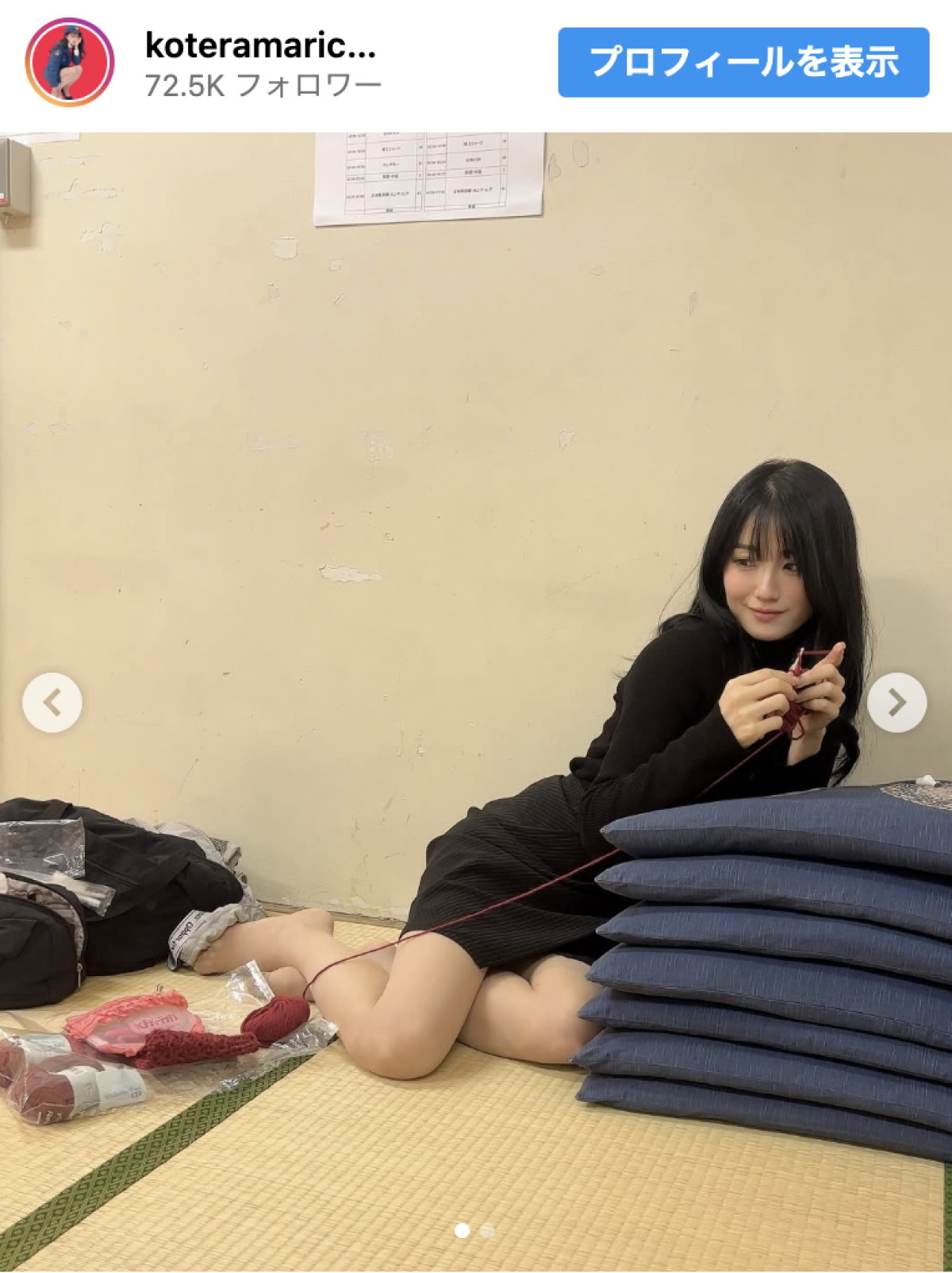 吉本新喜劇美女、美脚あらわで編み物する姿に反響「とても可愛い」