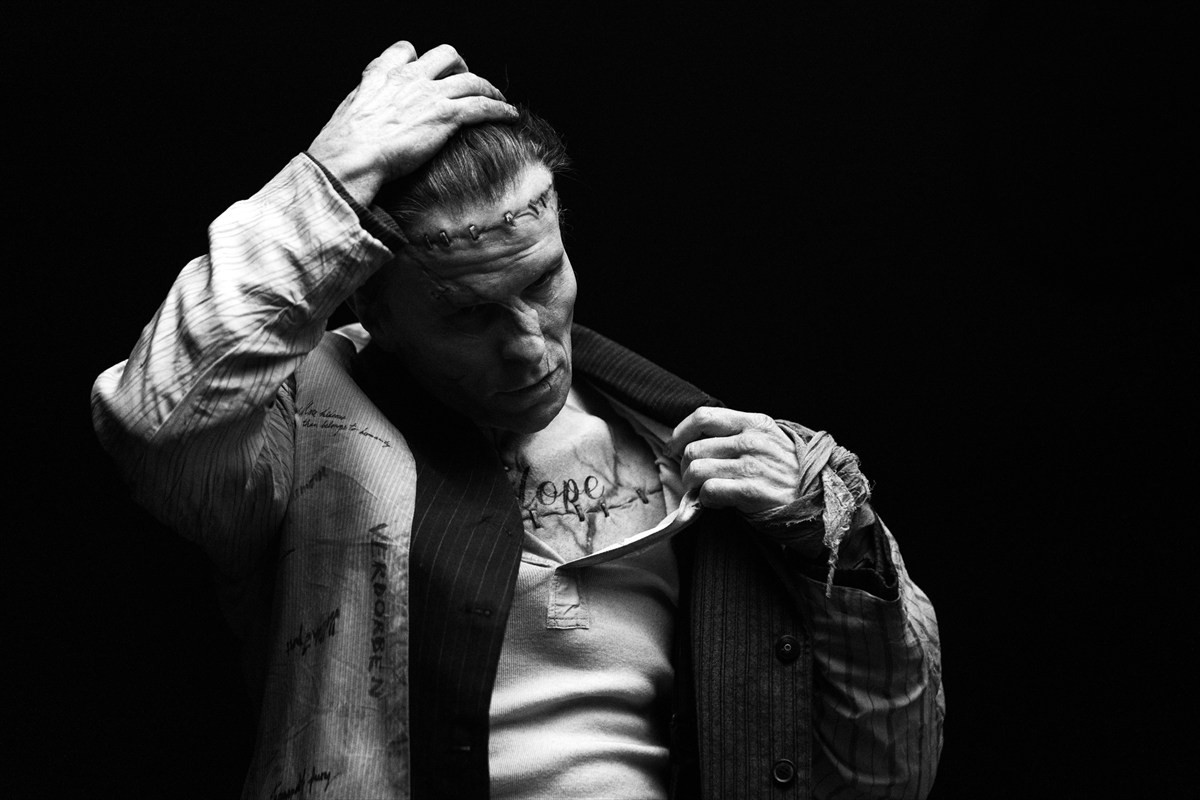 愛と破壊の痛快ハネムーンエンタテインメント『ザ・ブライド！』、新場面写真＆ジェシー×マギー監督の胸熱オフショットが到着