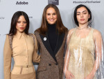 サンダンス映画祭に登場した（左から）ジェナ・オルテガ、ナタリー・ポートマン、チャーリー・XCX