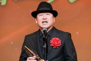 「第50回エランドール賞」授賞式に登壇した佐藤二朗
