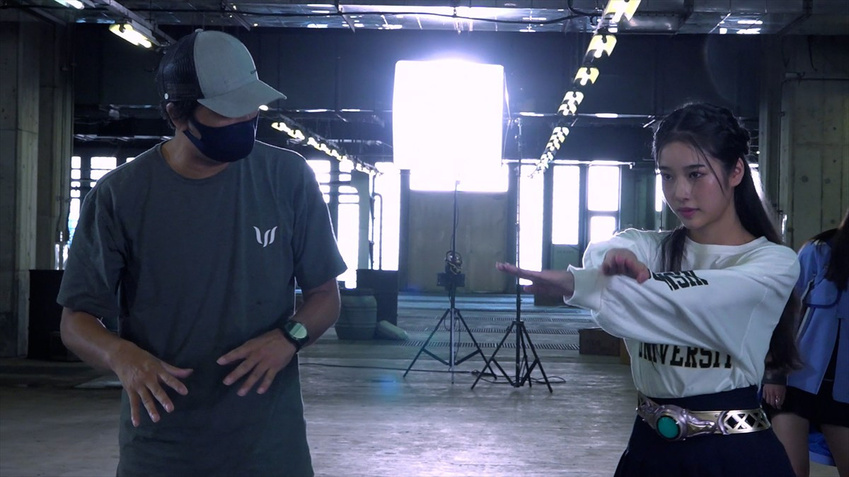 TTFCオリジナル『仮面ライダーアインズ』舞台裏を映すメイキングが2.22配信決定　癒やしのオフショットも満載