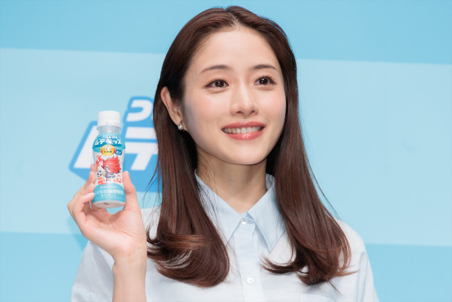 石原さとみ、「キリン つよいぞ！ムテキッズ」新商品＆新CM発表会に登場