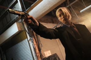 目黒蓮主演『SAKAMOTO DAYS』新場面写真解禁　驚異的再現度ビジュアル＆激しいバトルシーン