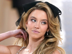 伝記映画に主演するシドニー・スウィーニー、キム・ノヴァクから非難される