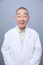 ドラマ『10回切って倒れない木はない』に出演するでんでん