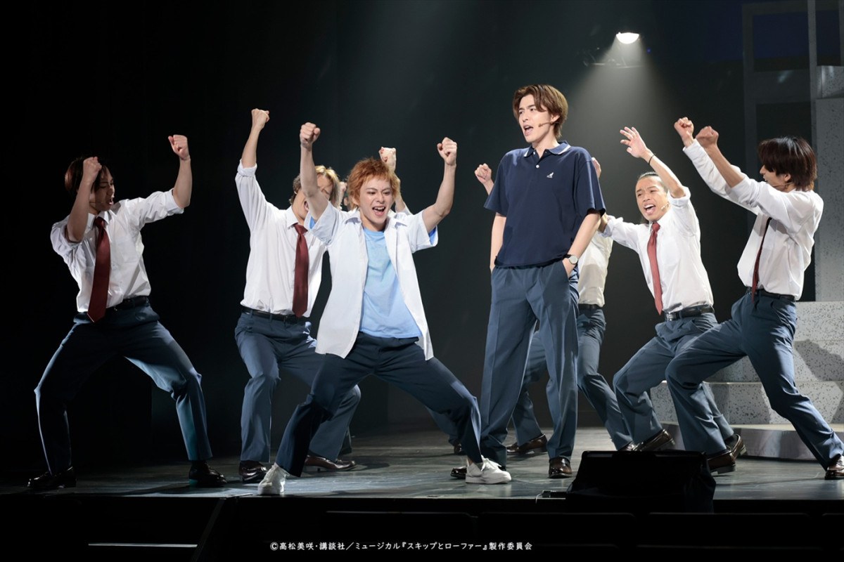 清水美依紗×吉高志音W主演ミュージカル『スキップとローファー』舞台写真到着　キャストメッセージも