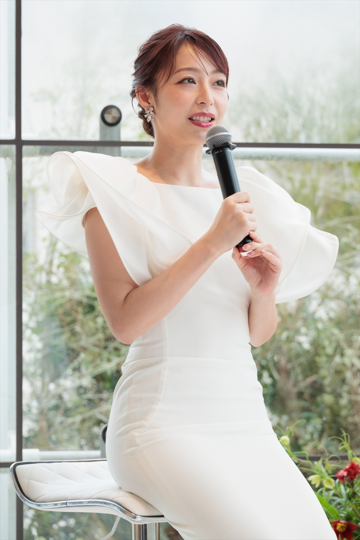 宇垣美里、純白のウェディングドレス姿を披露　理想のパートナーは「見守ってくれる人」