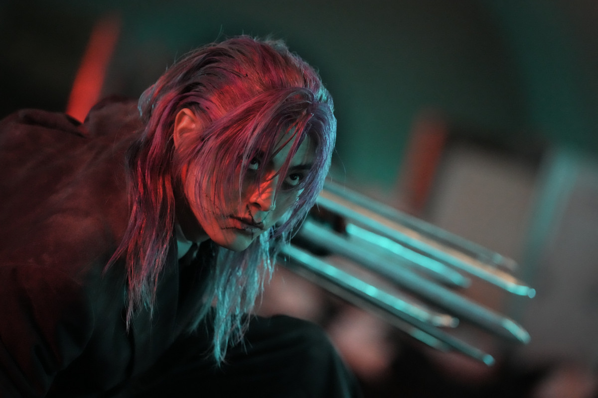 目黒蓮主演『SAKAMOTO DAYS』新場面写真解禁　驚異的再現度ビジュアル＆激しいバトルシーン