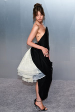 アカデミー賞アフターパーティーに登場したミア・ゴス