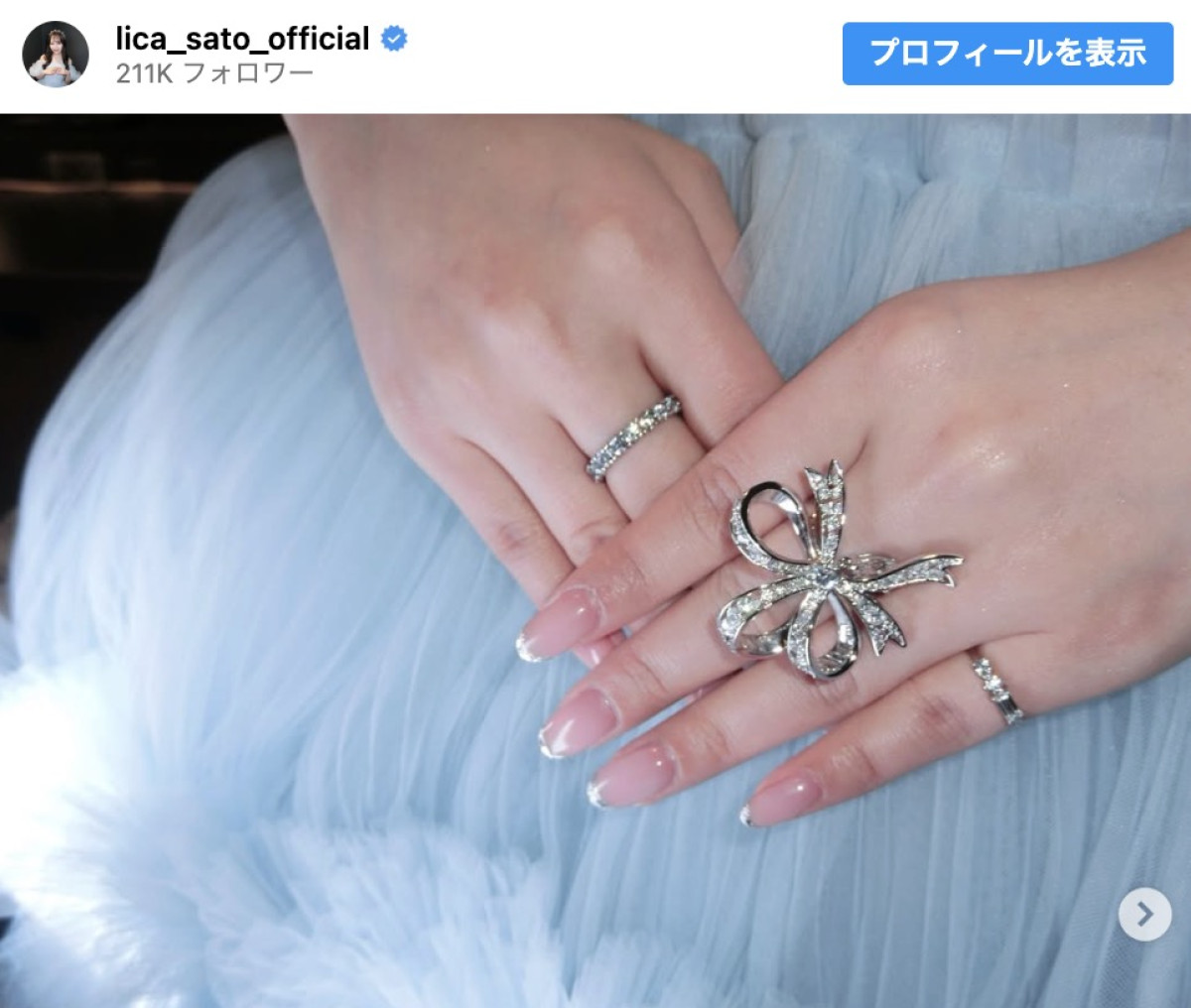 卒業セレモニーでのドレス姿を披露した乃木坂46・佐藤璃果　※「佐藤璃果」インスタグラム