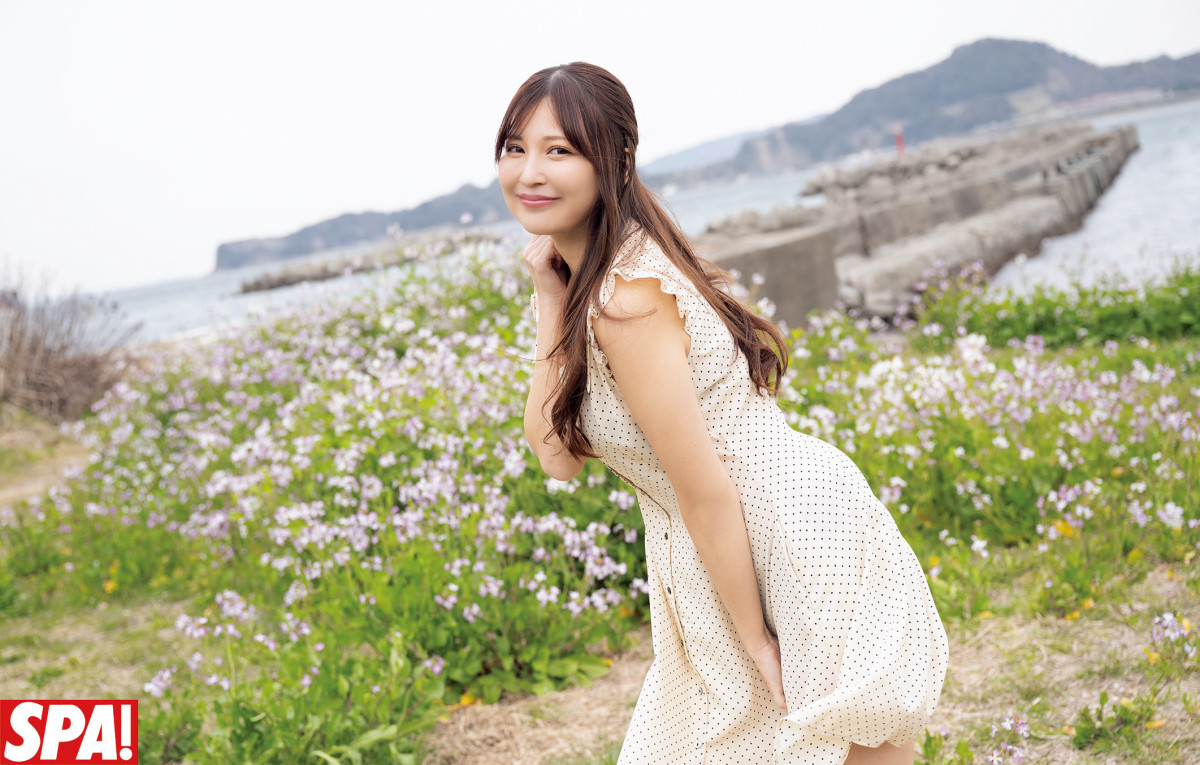 グラビア界席巻する山田あいが表紙！スタイル抜群“ギャルコーデ”披露