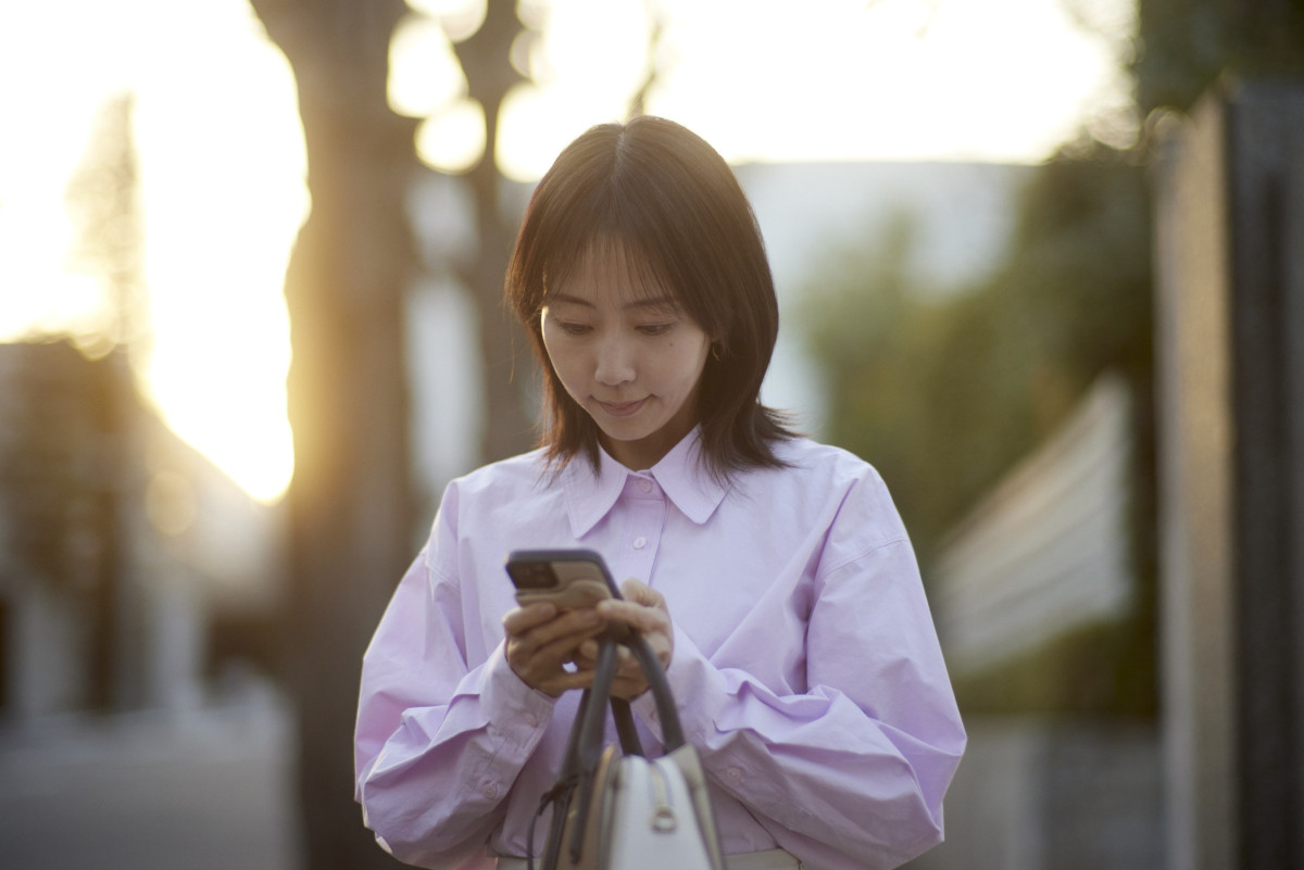 『今夜、秘密のキッチンで』第3話　“あゆみ”木南晴夏、男性の転落事故の記事を見つける