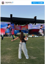 「コーチェラ2026」でヘッドライナーを務めたジャスティン・ビーバーの応援に駆け付けた妻ヘイリーと息子ジャック・ブルース　※「ヘイリー・ビーバー」Instagram