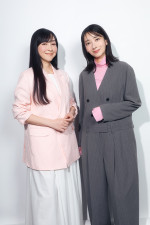 （左から）麻生久美子、波瑠