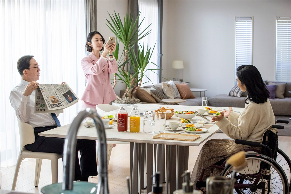 黒木華×野呂佳代共演！政界を追われた秘書とスナックママが都知事選に挑む『銀河の一票』今夜スタート