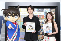 『放送30周年記念TVアニメ「名探偵コナン」展』を訪れた（左から）畑芽育、横浜流星