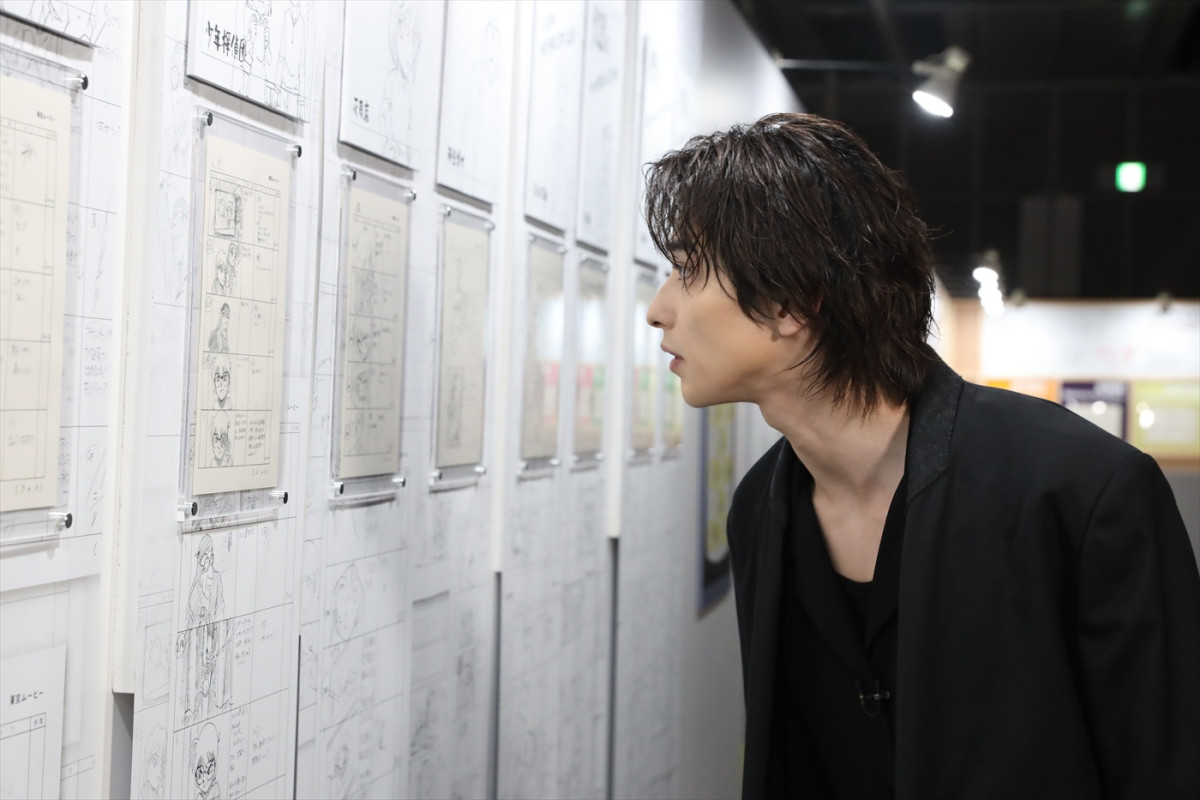 横浜流星＆畑芽育がコナンの歴史に触れる！　TVアニメ「名探偵コナン」展に潜入