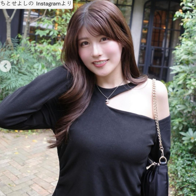 ちとせよしの、ソロショット　※「ちとせよしの」Instagram