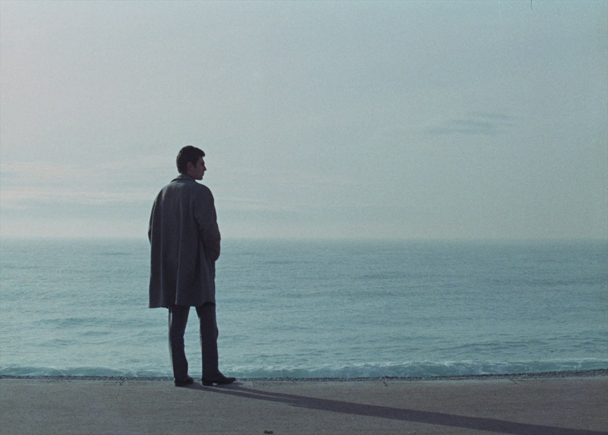 ジャン＝ピエール・レオ、アラン・ドロンらスター俳優がカメオ出演する映画『海辺の恋』よりアザーカット解禁