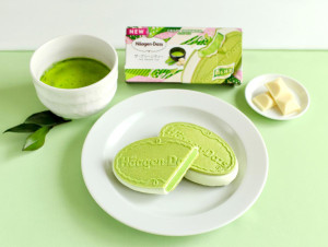 ハーゲンダッツ、新作は“抹茶＆ホワイトチョコ”！ 「クリスピーサンド」25周年を記念して登場