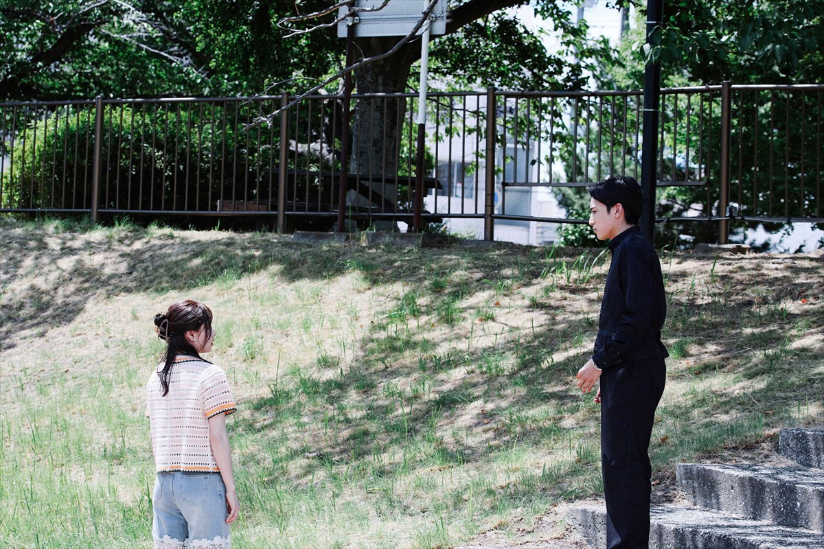 映画『死神バーバー』岡部大、平井亜門ら18名の追加キャストが発表　場面写真も解禁に