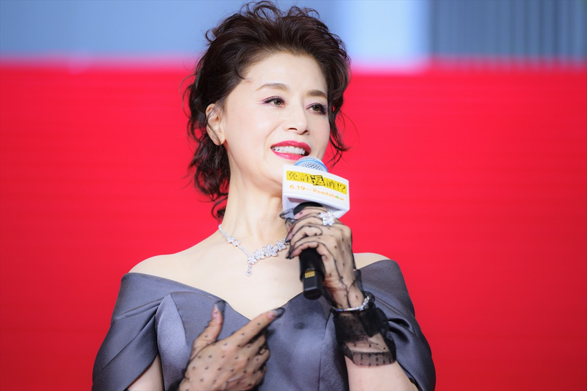 舘ひろし、ドレス姿の西野七瀬を華麗にエスコート！ 「この映画は西野君にかかっています」