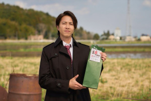 映画『正直不動産』山下智久のクランクアップ写真