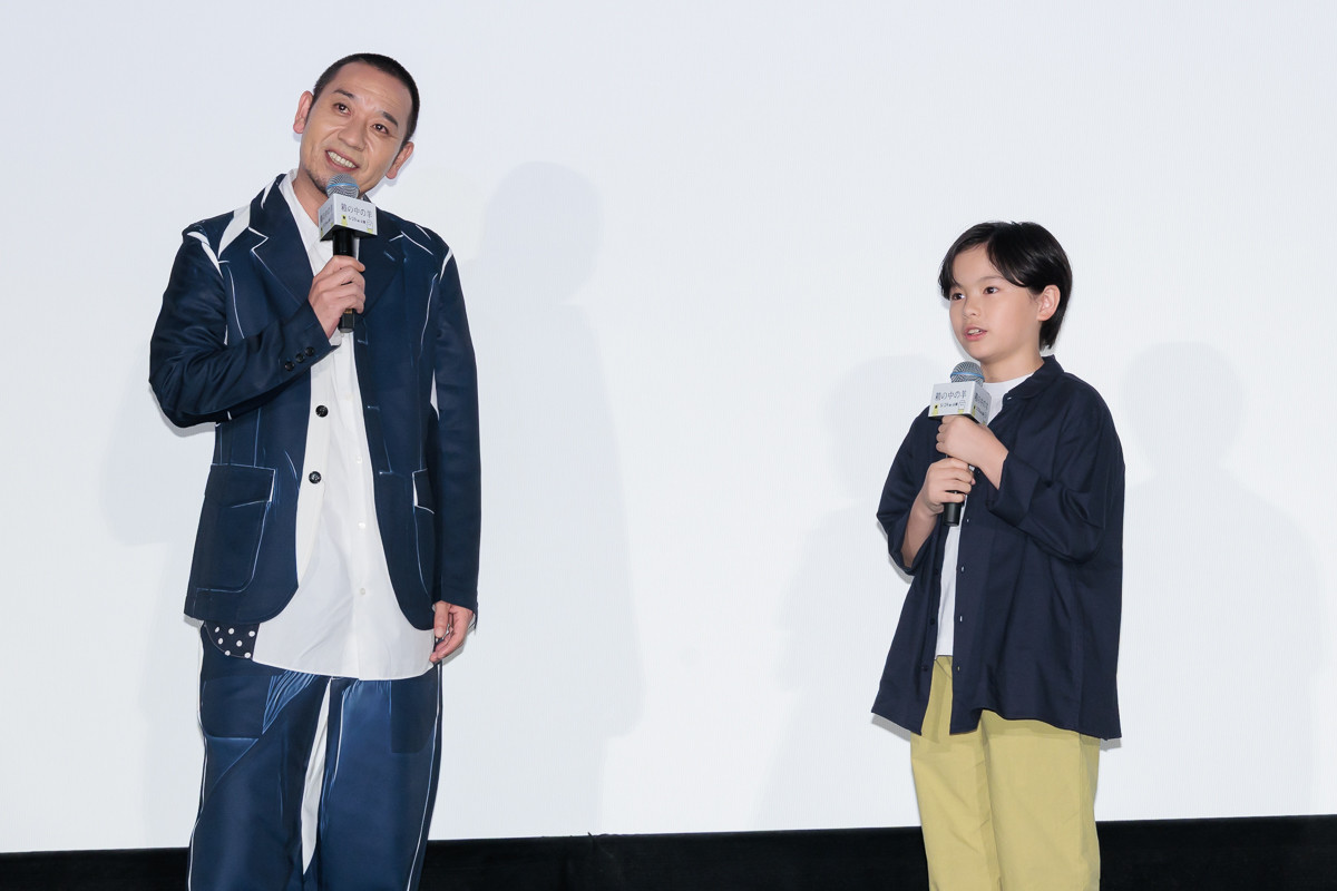 綾瀬はるか、肩出しブラックドレスで登場　千鳥・大悟は膝枕シーンを回顧「にやつかないのは相当すごいこと」