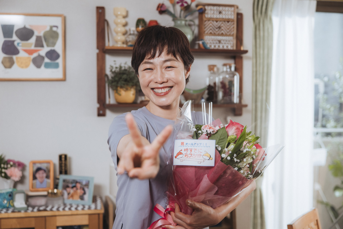 『時すでにおスシ!?』永作博美＆松山ケンイチらが笑顔でクランクアップ「かけがえのない経験になりました」