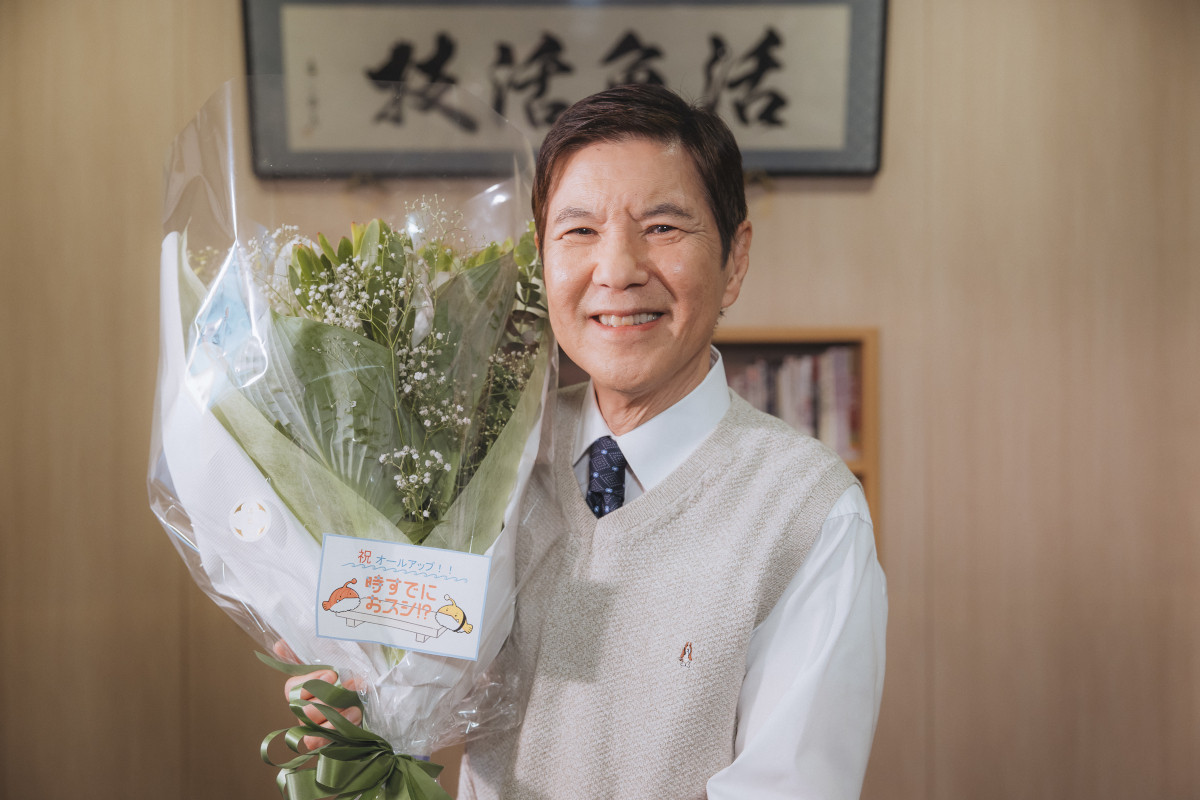 『時すでにおスシ!?』永作博美＆松山ケンイチらが笑顔でクランクアップ「かけがえのない経験になりました」