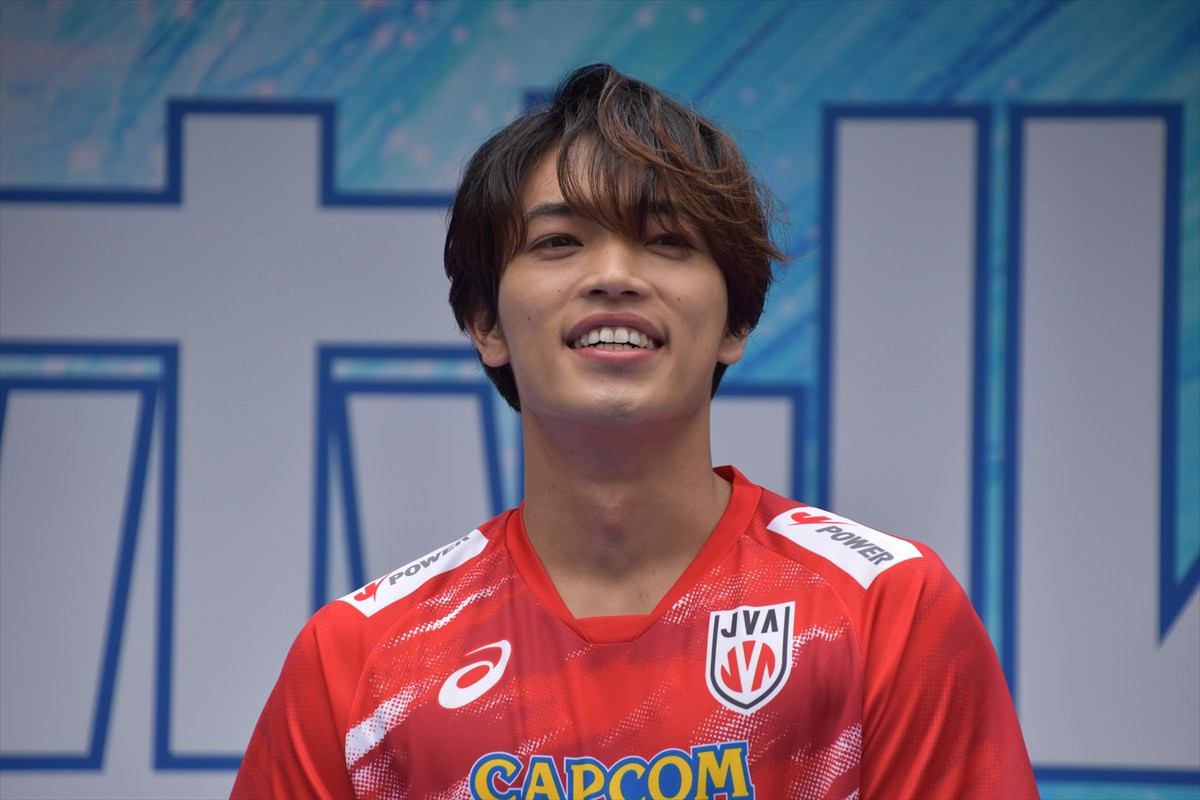timelesz原嘉孝、石川祐希の強烈スパイクで吹っ飛ぶ！ 「最高の始球式になりました」