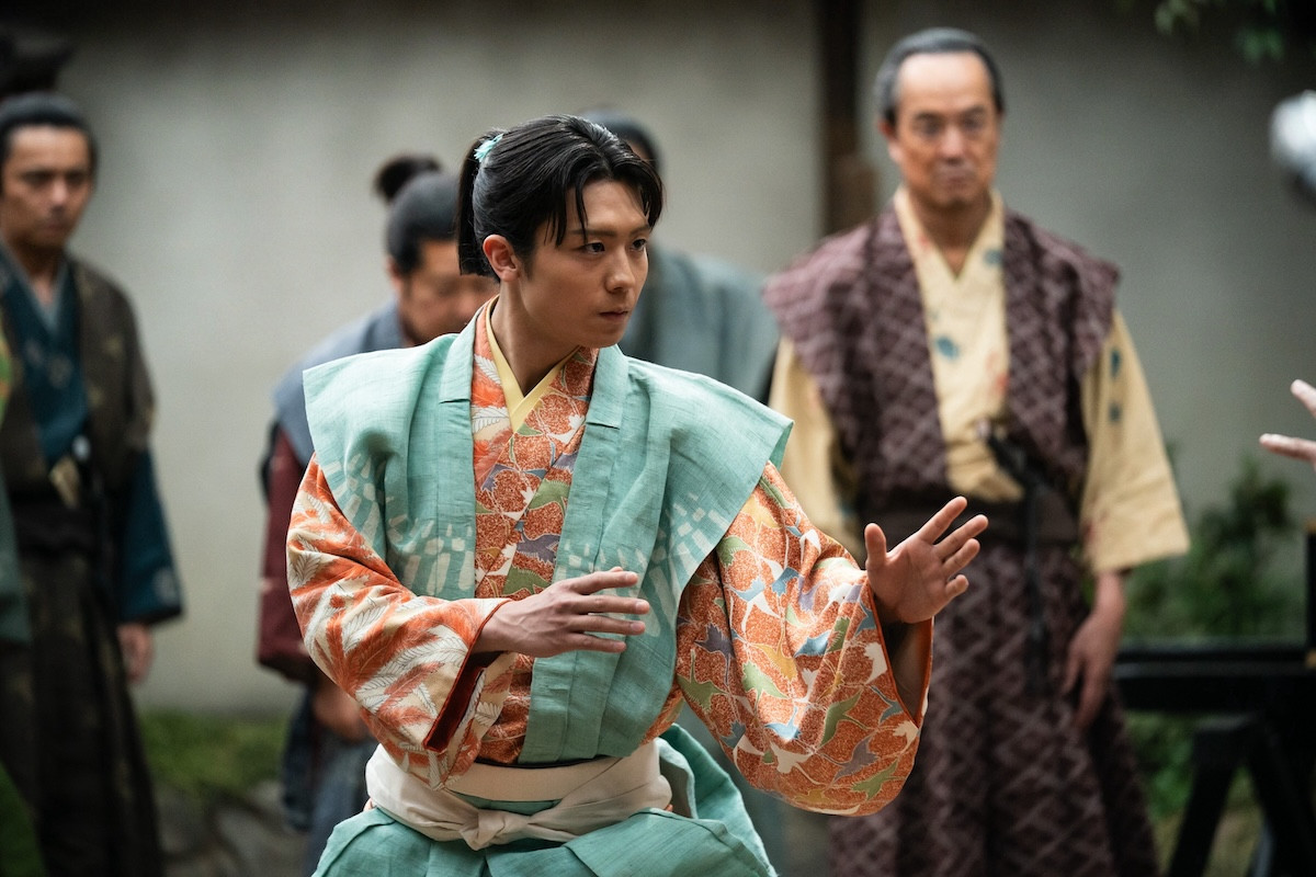 『豊臣兄弟！』“信長”小栗旬、地獄のパワハラ相撲大会にネット恐怖「やり方エグいて…」「デスゲームすぎ！」