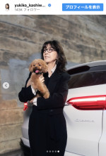 柏木由紀子、クールなモノトーンコーデを披露　※「柏木由紀子」Instagram