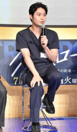 ドラマ『クロスロード ～救命救急の約束～』キャスト登壇・試写会イベントに登壇した磯村勇斗